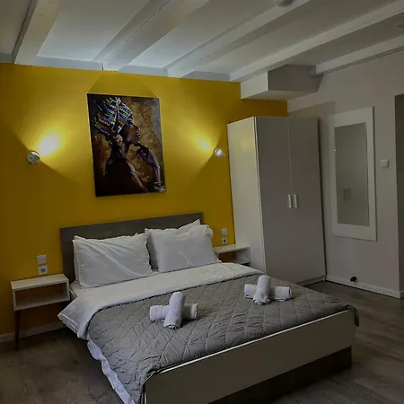 Konukevi Storia